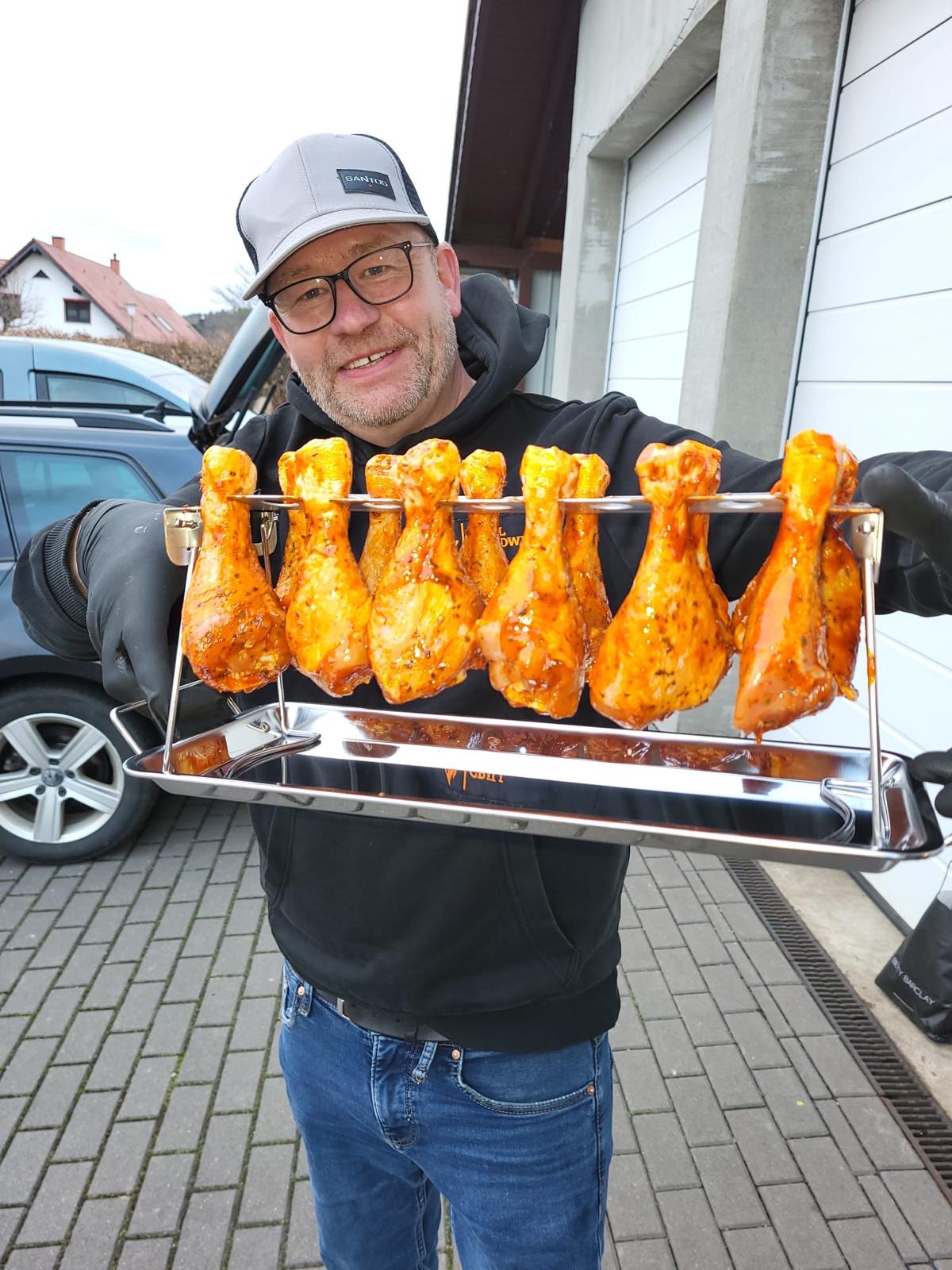 Alex mit Hähnchen